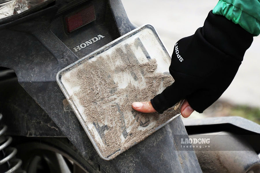 Tai xe thua nhan viec co tinh che bien nham tranh viec bi camera AI ghi nhan khi thuc hien hanh vi di nguoc chieu, vuot den do...