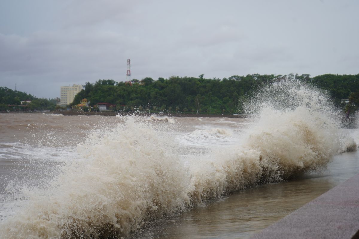 Bad weather forecast in many sea areas due to the influence of the Northeast wind. Photo: Mai Dung