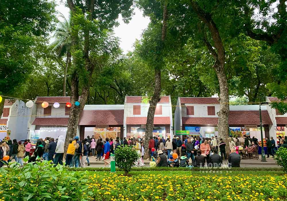 ពិធីបុណ្យវប្បធម៌ម្ហូបអាហារហាណូយឆ្នាំ ២០២៥ បានប្រព្រឹត្តទៅចាប់ពីល្ងាចថ្ងៃទី ១៩ ខែធ្នូ ដល់ចុងថ្ងៃទី ២១ ខែធ្នូ នៅឧទ្យានថុងញ៉ាត់។ រូបថត៖ ក្វីញអាញ