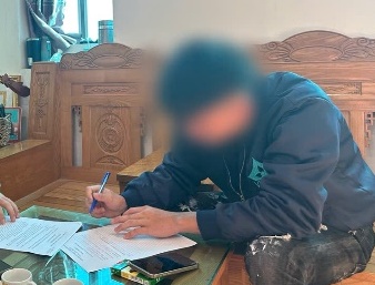 Thanh nien Hung Yen bi xu ly vi dang tai video nguy hiem tren mang xa hoi. Anh: Cong an Hung Yen