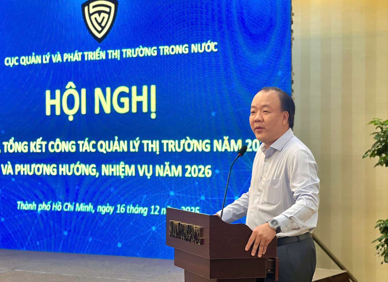 Cuc truong Cuc Quan ly va Phat trien thi truong trong nuoc Tran Huu Linh phat bieu tai Hoi nghi. Anh: BTC