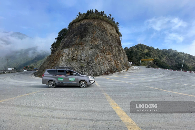 Deo Hoang Lien (con goi la deo O Quy Ho) co nhieu khuc cua nguy hiem. Anh: Dinh Dai