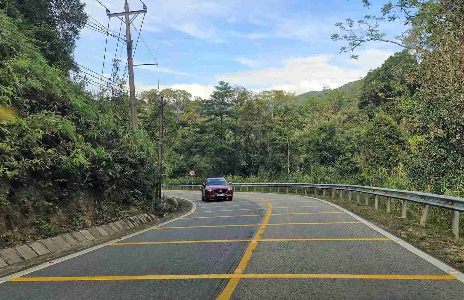 Many "black" points on B40 Pass in Lam Dong have been fixed, helping drivers feel secure when crossing the pass. Photo: Phuc Khanh