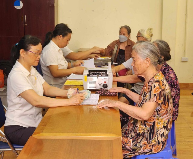 People over 75 years old without pensions are entitled to social pension benefits from July 1, 2025. Photo: According to VGP