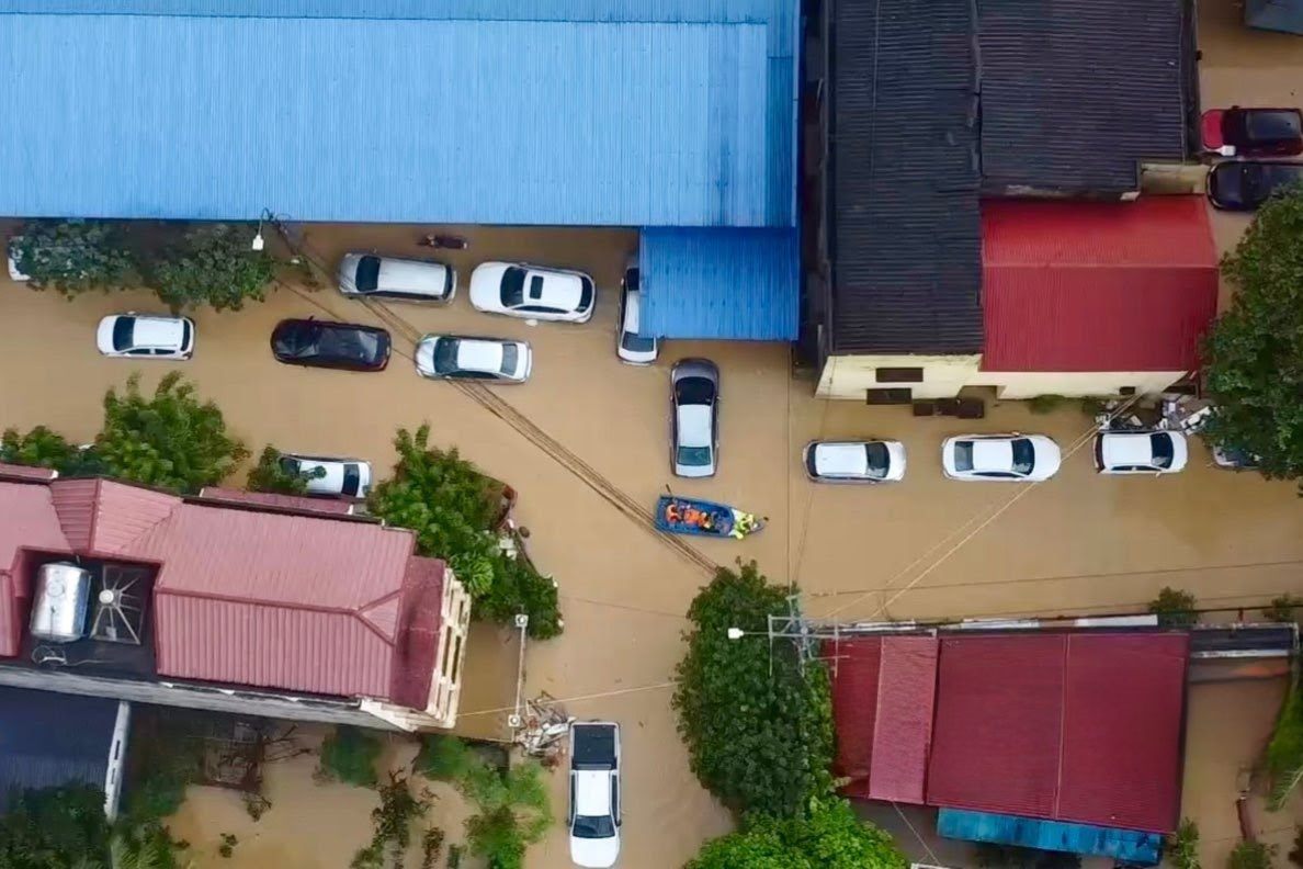 The flood caused damage to many properties, affecting people's lives. Photo: Viet Bac