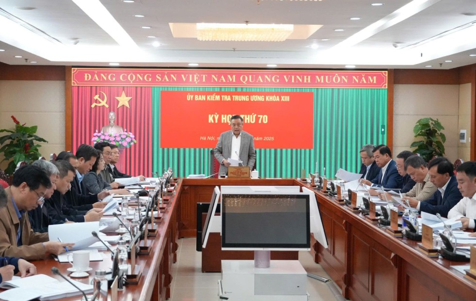 At the 70th Session, the Central Inspection Committee decided to discipline the two former Deputy Ministers of Labor, War Invalids and Social Affairs with a Warning. Photo: UBKTTU