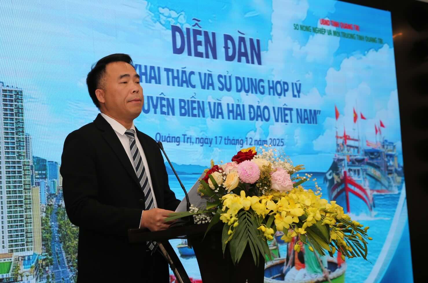 Tong Bien tap Tap chi Nong nghiep va Moi truong Dao Xuan Hung phat bieu tai dien dan. Anh: Cong Sang