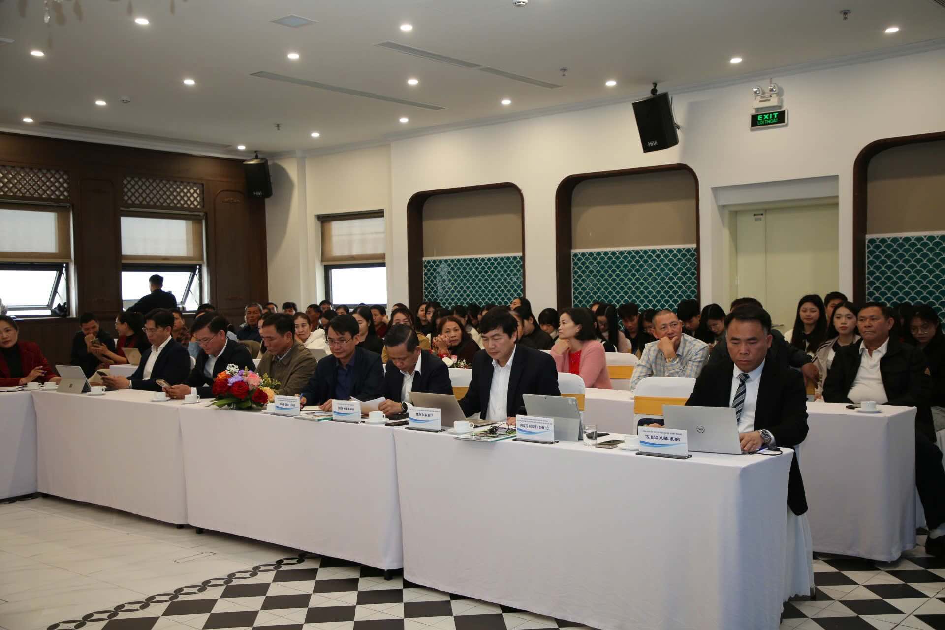 Tai dien dan, nhieu y kien nhan manh kinh te bien phai phai phat trien ben vung. Anh: Cong Sang