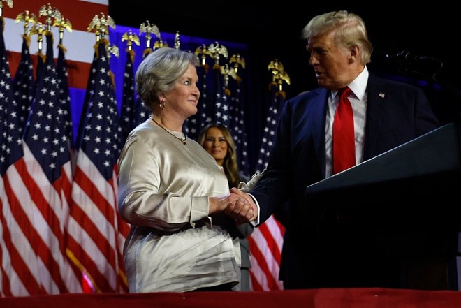 Mr. Donald Trump praised Ms. Susie Wiles at an event on November 6 in West Palm Beach, Florida after being predicted to be elected US president. Photo: AFP