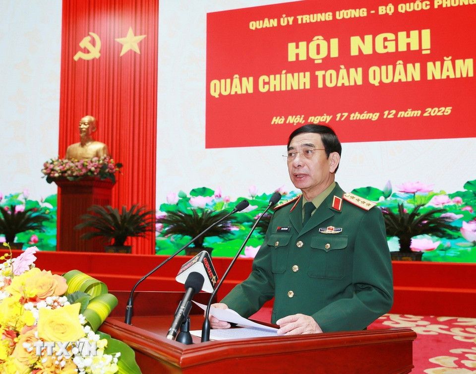 Dai tuong Phan Van Giang - Uy vien Bo Chinh tri, Pho Bi thu Quan uy Trung uong, Bo truong Bo Quoc phong - phat bieu khai mac Hoi nghi. Anh: TTXVN