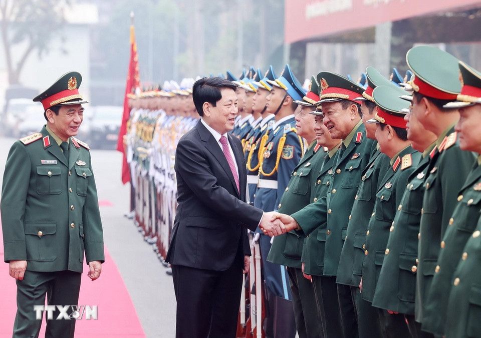 Chu tich nuoc Luong Cuong voi cac lanh dao Quan uy Trung uong, Bo Quoc phong. Anh: TTXVN