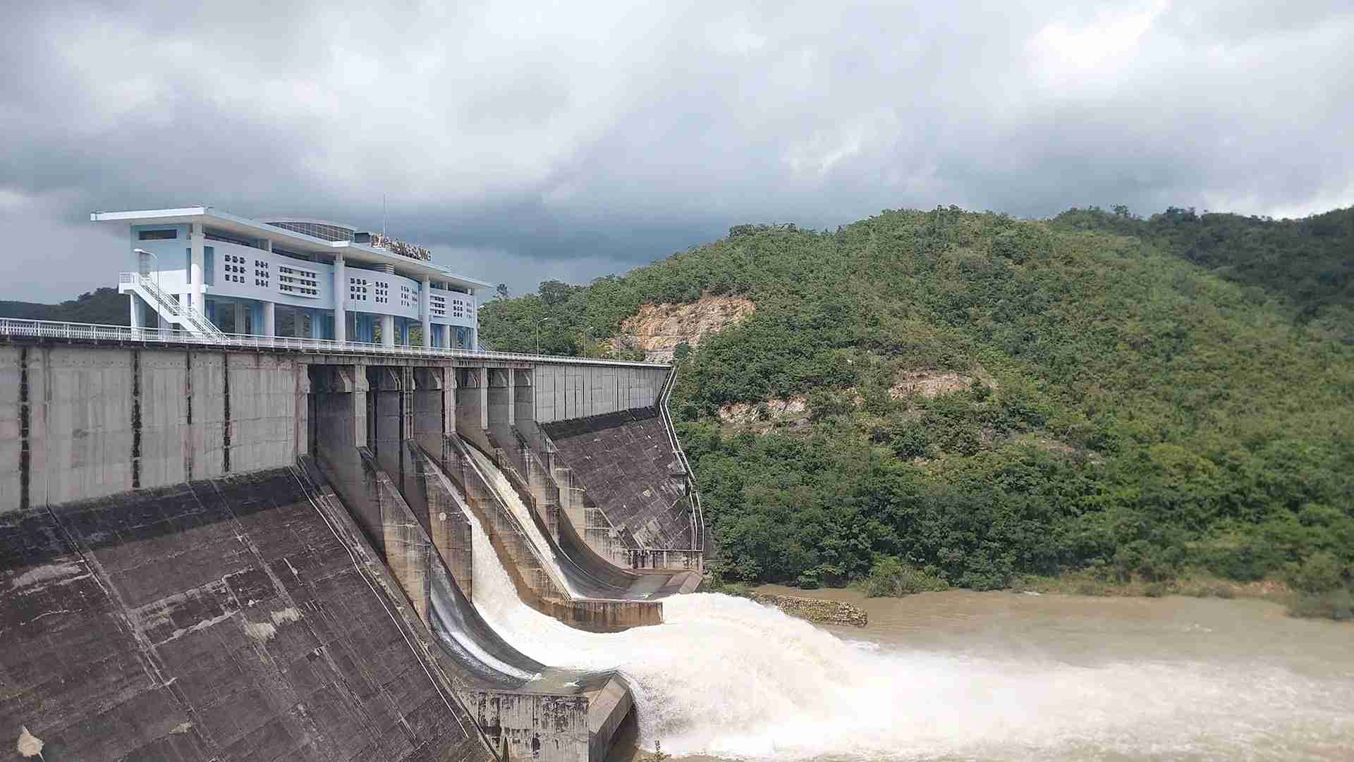 Song Quao Irrigation Reservoir in Lam Dong has closed its spillway to regulate water. Photo: Phuc Khanh