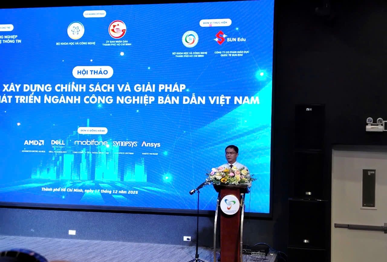 Ho Chi Minh City leaders emphasized that the locality has many opportunities to develop the semiconductor industry. Photo: Nguyen Dang