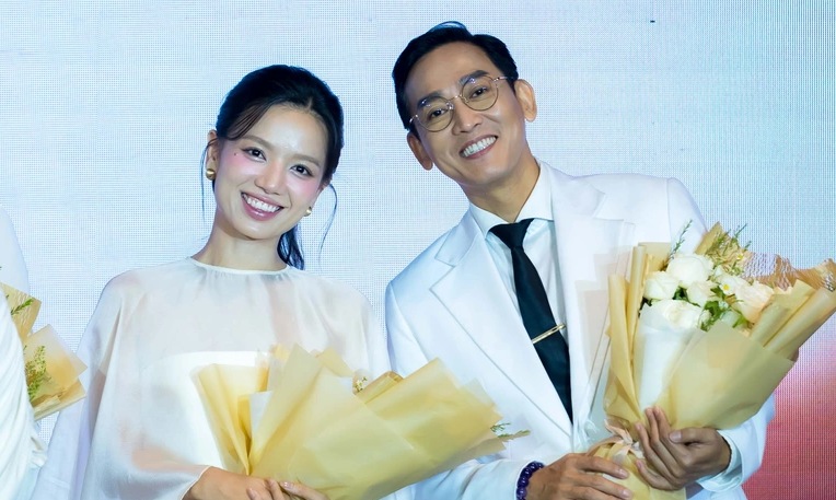 Ha Anh va Hua Vi Van than thiet hon sau phim “Mua do“. Anh: Cat tu video