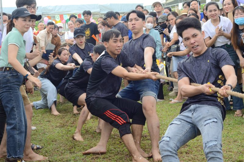 Employees of Nissei Electric Vietnam Company have more days off than the regulation in the year, which is 33 days/year. Photo: Duc Long