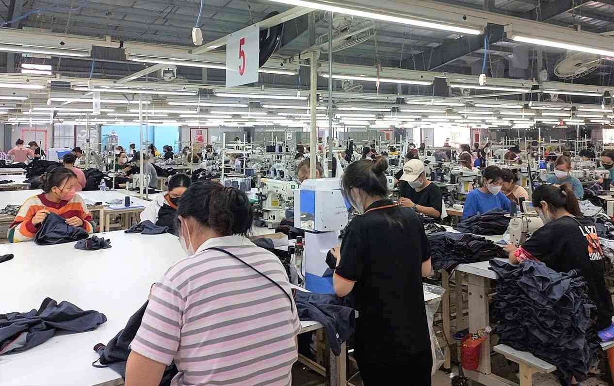 Doan vien, nguoi lao dong lam viec tai Khu cong nghiep Loc Son (phuong B'Lao). Anh: Phuc Khanh 