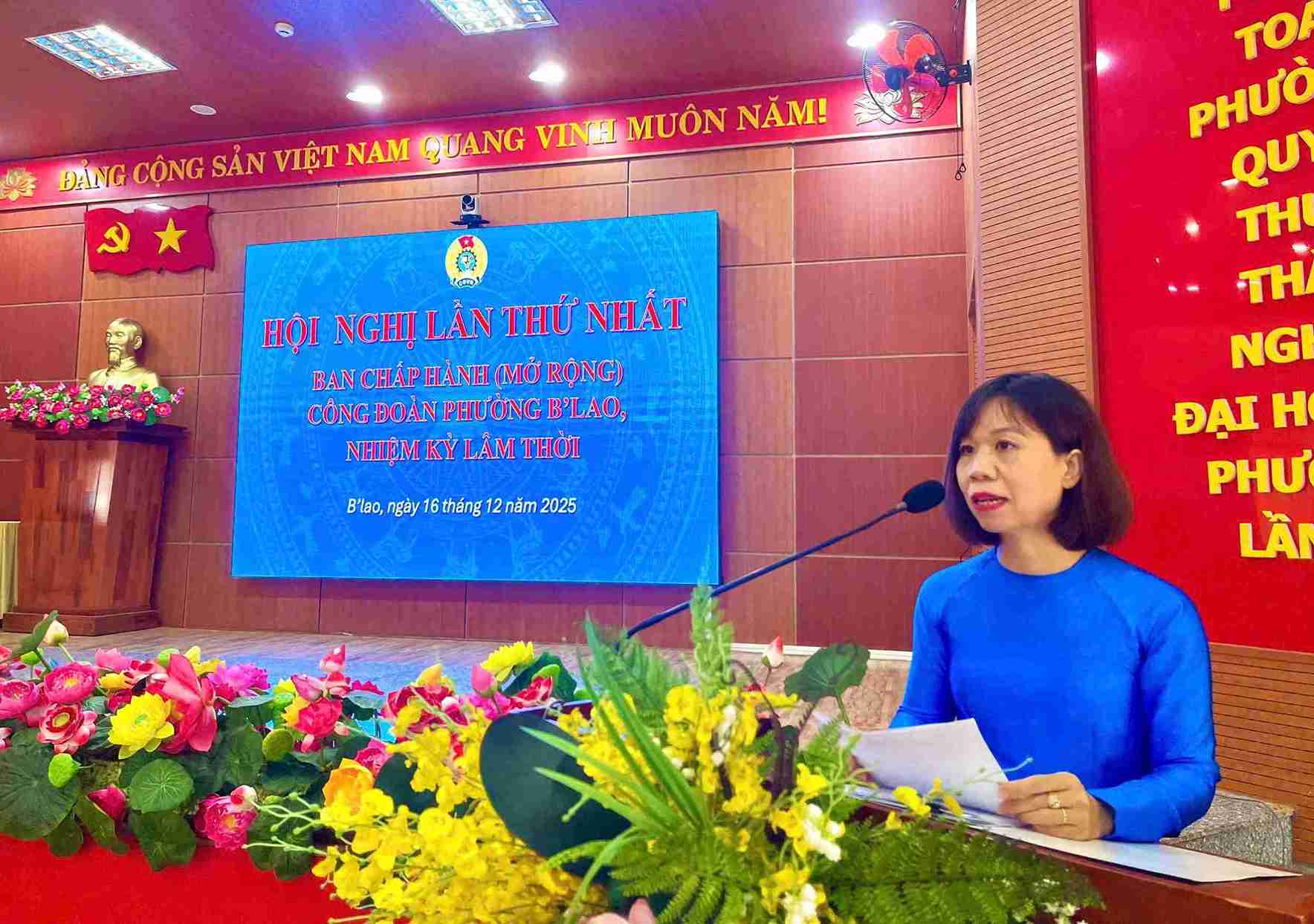 Ba Lai Thi Thanh Phuong, tan Chu tich Cong doan phuong B'Lao phat bieu nhan nhiem vu. Anh: Phuc Khanh 