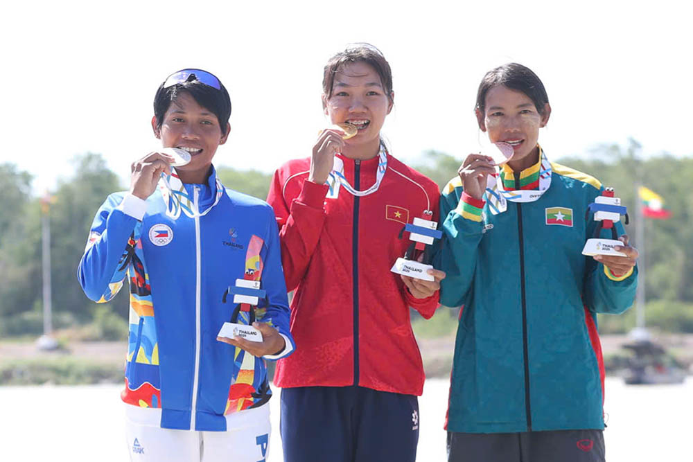 19-year-old rower Ho Thi Duy won the gold medal at the 33rd SEA Games. Photo: Bui Luong
