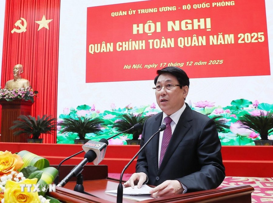 The President noted to focus on building a revolutionary, disciplined, elite, and modern People's Army. Photo: VNA