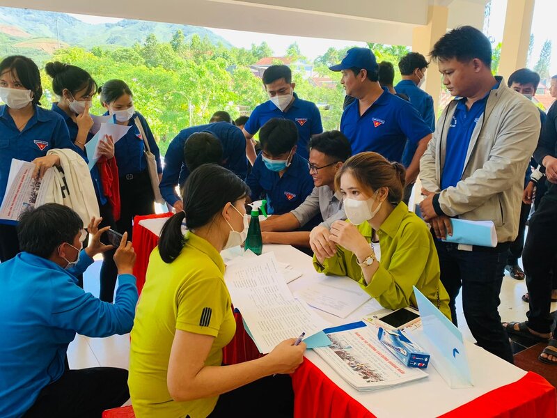 Quang Ngai dang tap trung day manh xuat khau lao dong sang thi truong Nhat Ban, Han Quoc. Anh: Trung tam dich vu viec lam tinh Quang Ngai
