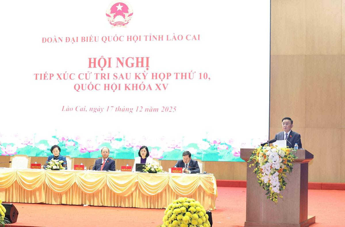 Mr. Tran Cam Tu, Politburo member, Standing member of the Secretariat, spoke at the Lao Cai Provincial Voter meetings Conference. Photo: Phuong Hoa - VNA