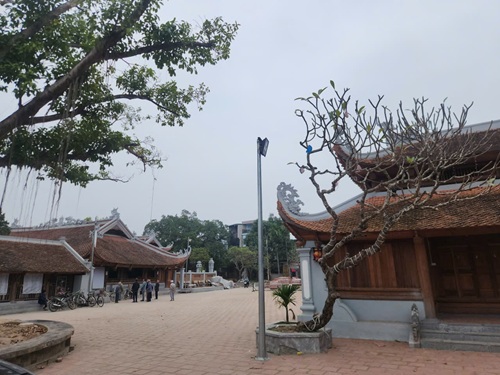 Chính quyền nói gì trước phản ánh “làm mới di tích cổ” đình Hữu Bằng. Ảnh: Minh Hạnh 