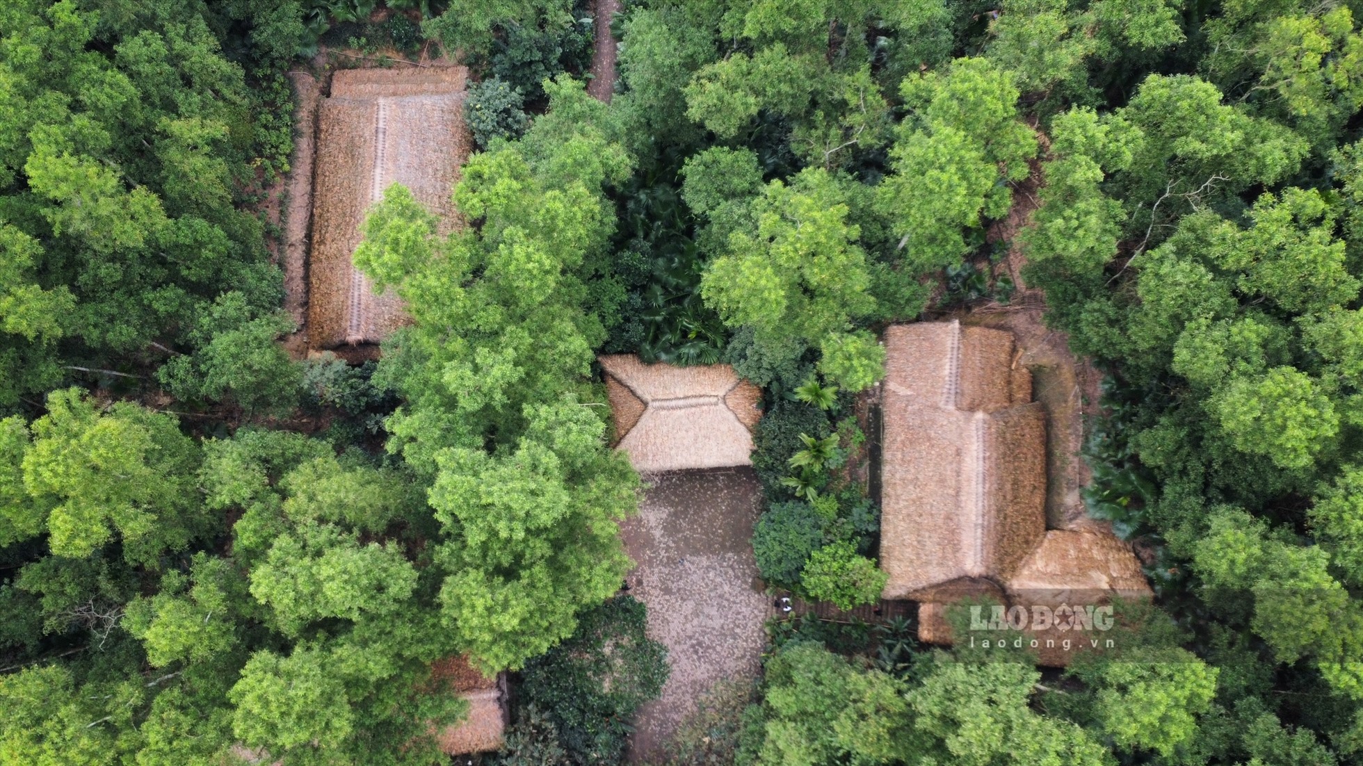 Ban lang Thai Hai voi nhung nep nha san moc mac cua nguoi Tay. Anh: Nguyen Tung