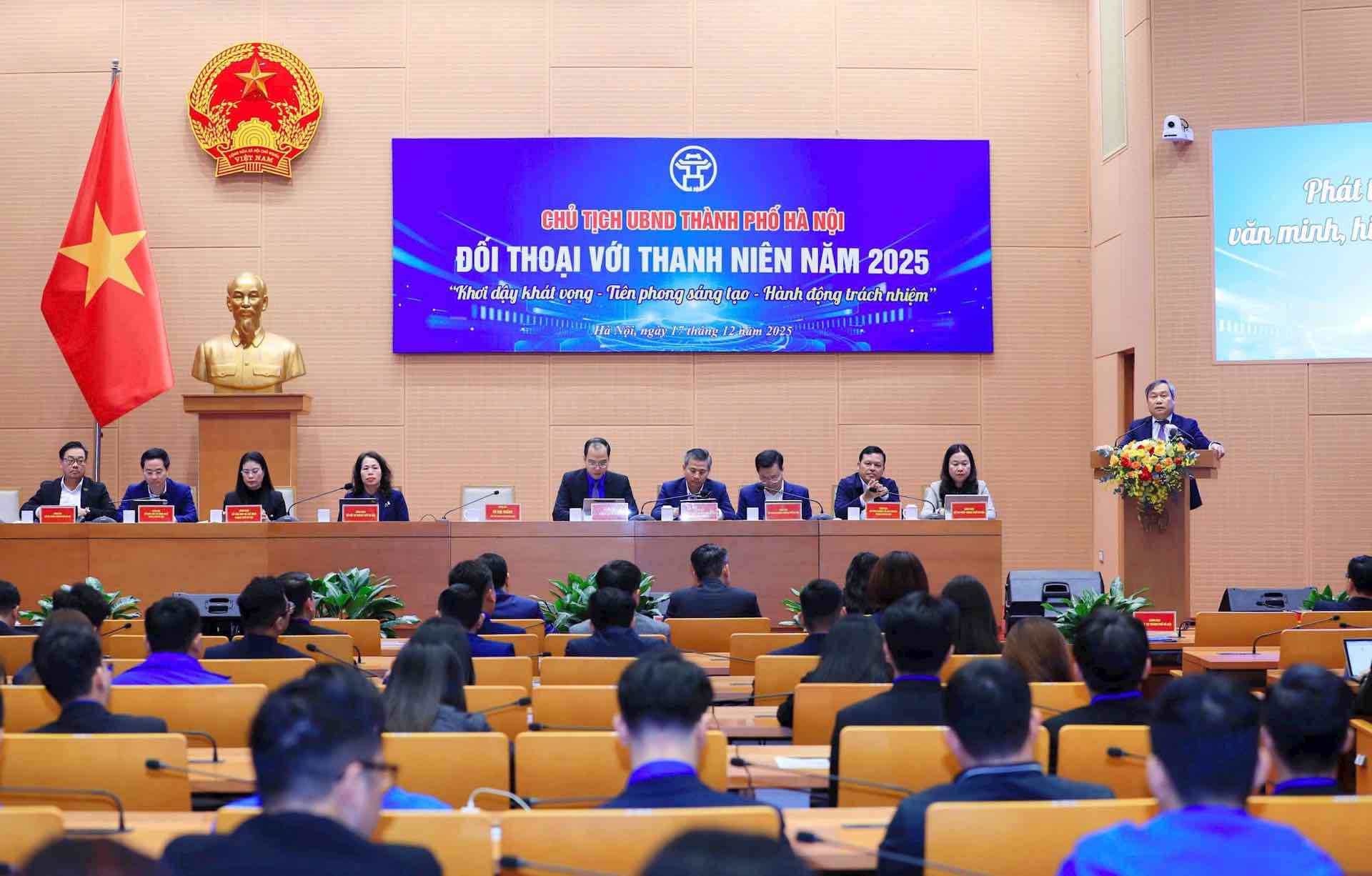 Chu tich UBND TP Ha Noi Vu Dai Thang phat bieu tai hoi nghi doi thoai. Anh: Viet Thanh