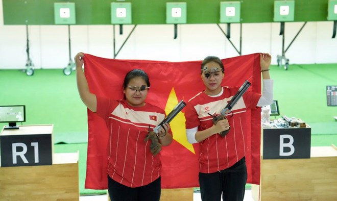 Shooter Trinh Thu Vinh (right) and her teammate Thuy Trang had the best results for the Vietnam shooting team. Photo: Minh Anh