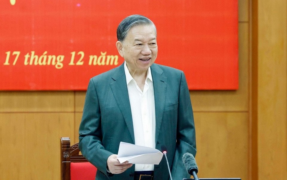 The General Secretary requested the completion of the draft Resolution on strategic solutions to promote double-digit economic growth in conjunction with the establishment of a new growth model. Photo: VNA