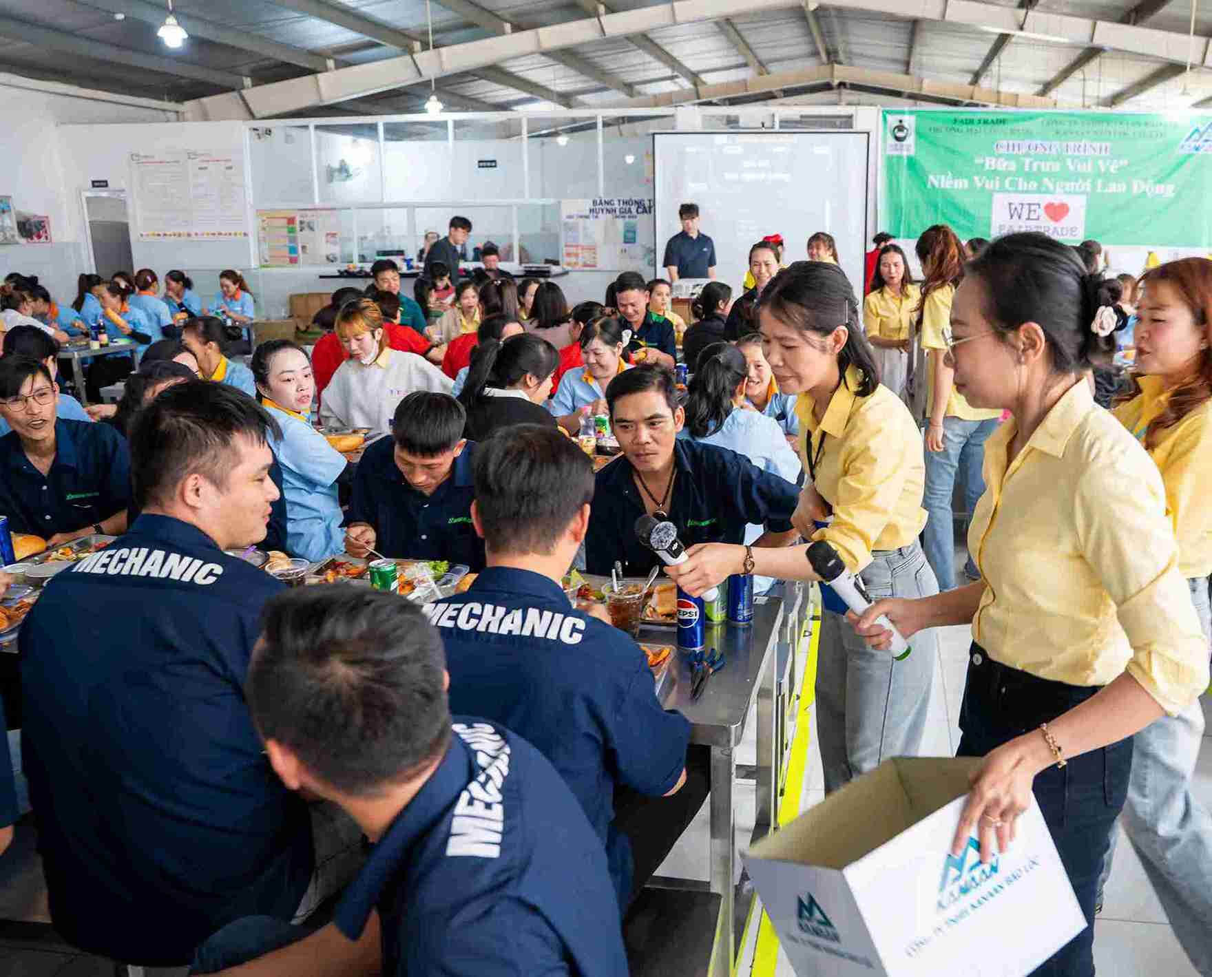 Kanaan Bao Loc 회사(Lam Dong)의 따뜻한 노동조합 식사. 사진: 회사 제공