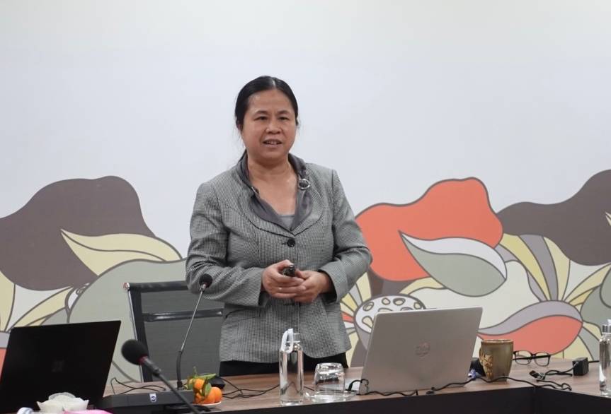 Tran Thi Lan, dai dien Ban Du lich - Vien Van hoa, Nghe thuat, The thao va Du lich Viet Nam trinh bay Bao cao tong hop tai Hoi thao. Anh: Tien Dung