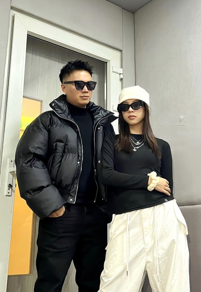 Giang vien Nguyen Duc Quang ben hoc tro 