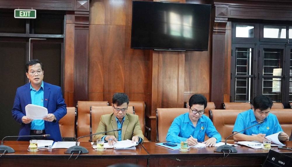 Thuong truc LDLD TP Hue bao cao tai hoi nghi. Anh: Cong doan Hue