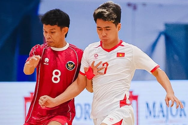The Vietnam futsal team entered the second match of the 33rd SEA Games against Indonesia. Photo: Thai Son Nam HCMC