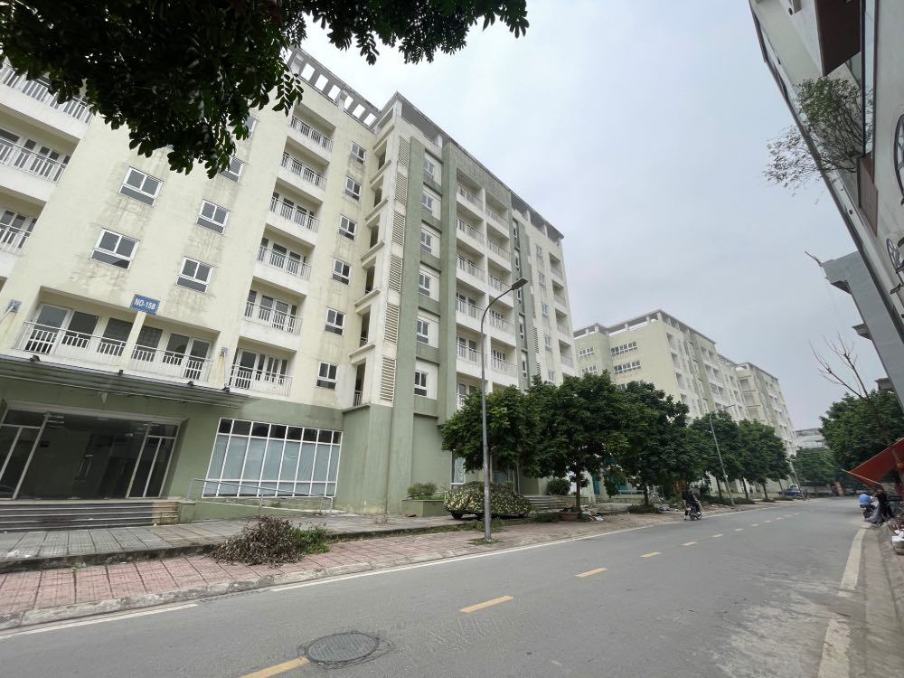 Khu tai dinh cu Thuong Thanh nam tren duong Ly Son (phuong Viet Hung), nam ngay mat duong Vanh dai 2, tai vi tri nut giao giua cac tuyen Ngo Gia Tu va Nguyen Van Cu. Anh: Khanh An