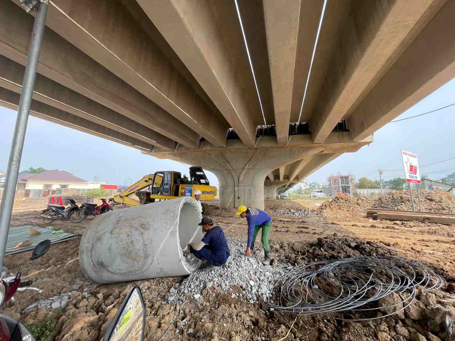 Toan bo 10 nhip cau da duoc bac len cac than tru cau vuot. Anh: Dinh Trong