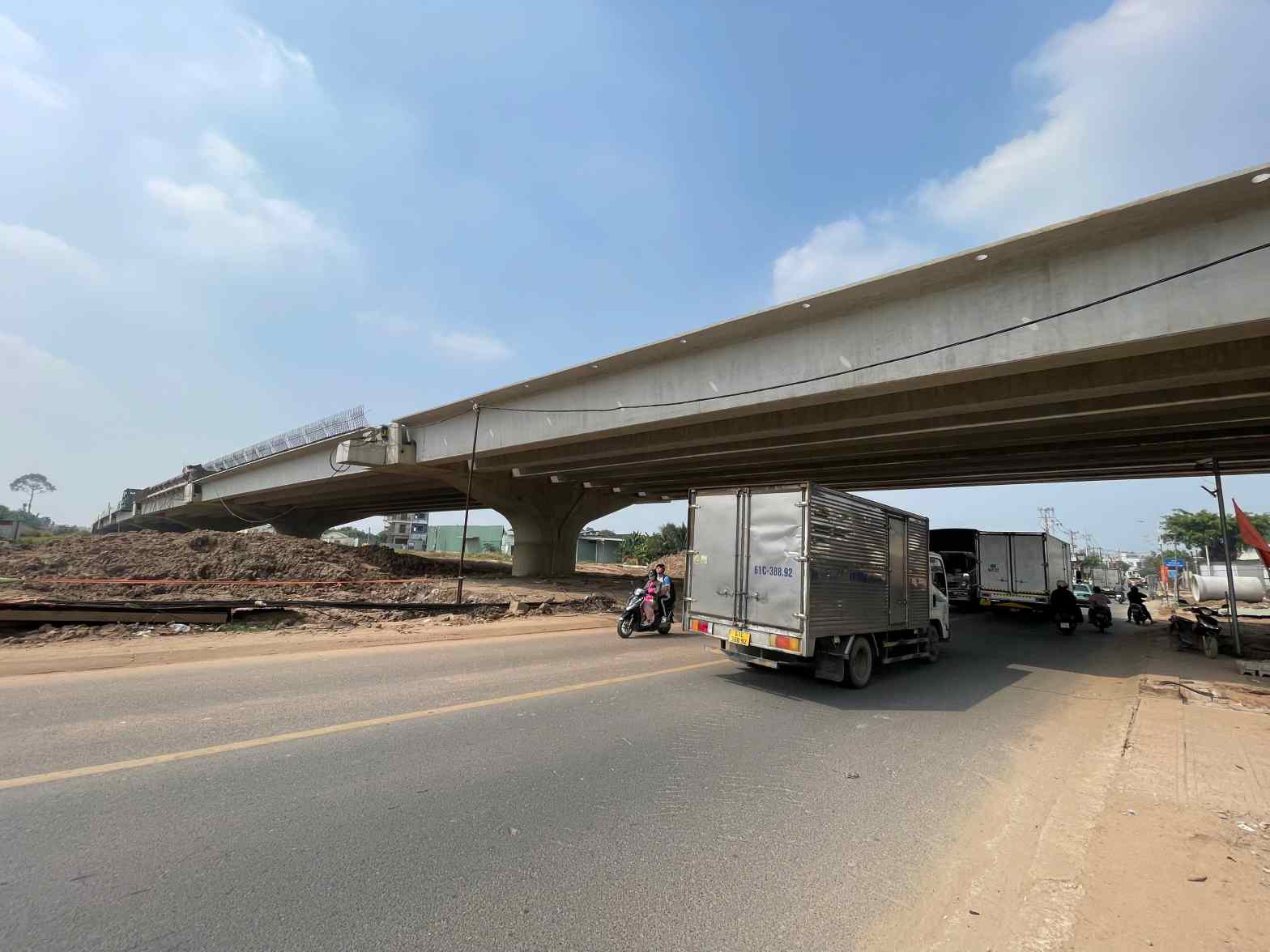 Day la cay cau vuot dau tien cua goi xay lap so 3 hoan thanh viec bac nhip cau. Anh: Dinh Trong