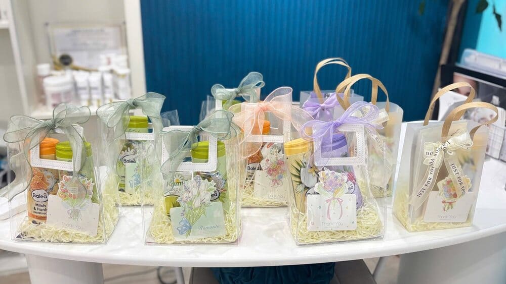 Choose to give your partner your favorite gift on Christmas. Photo: Huong Lee