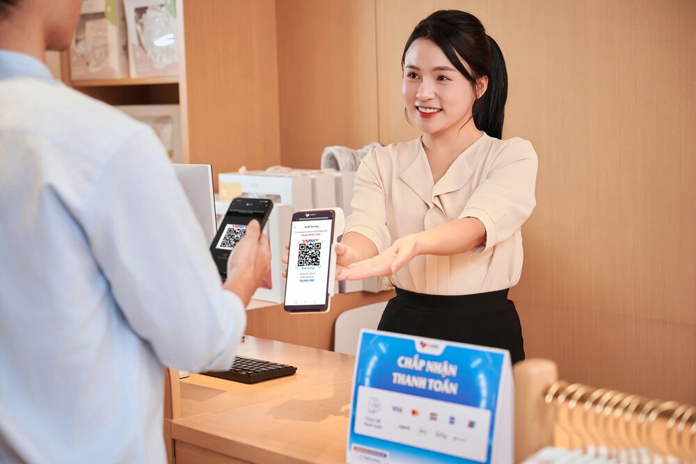 SmartPOS tich hop san cac tinh nang nhu thanh toan the, thanh toan qua VNPAY-QR, in hoa don, quet ma vach…Ảnh: VNPAY