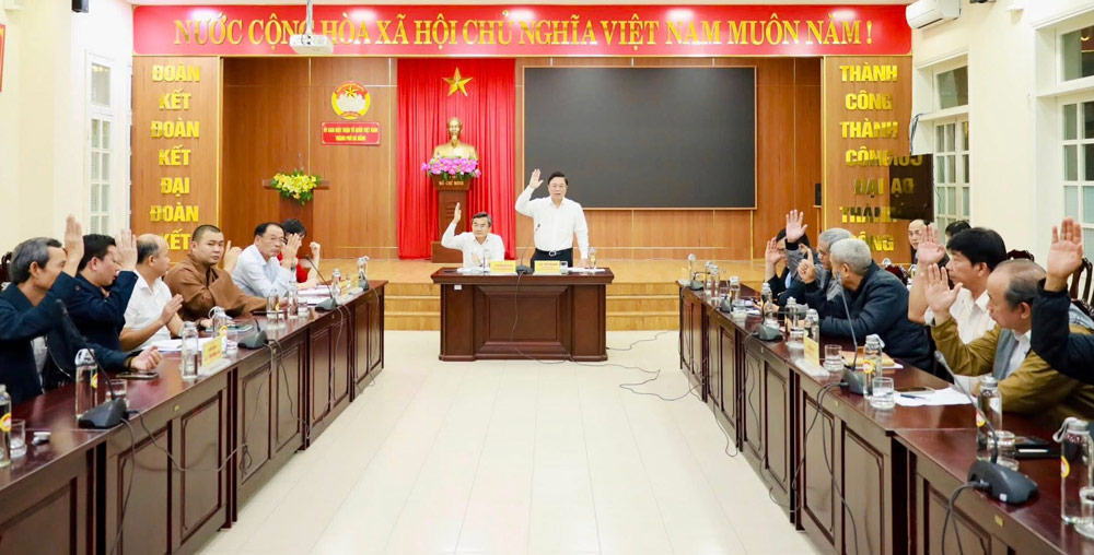 The Standing Committee of the Vietnam Fatherland Front Committee of Da Nang City held a meeting to introduce candidates for the 16th National Assembly and the City People's Council. Photo: Vietnam Fatherland Front of Da Nang.