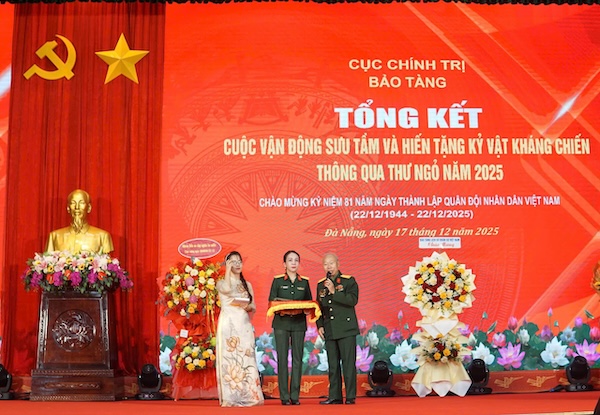Le Tong ket Cuoc van dong suu tam va hien tang ky vat khang chien. Anh: Thanh Huyen