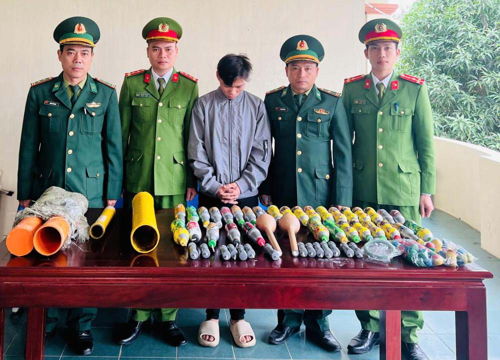 Quoc was arrested with the evidence of firecrackers. Photo: Ha Tinh Police