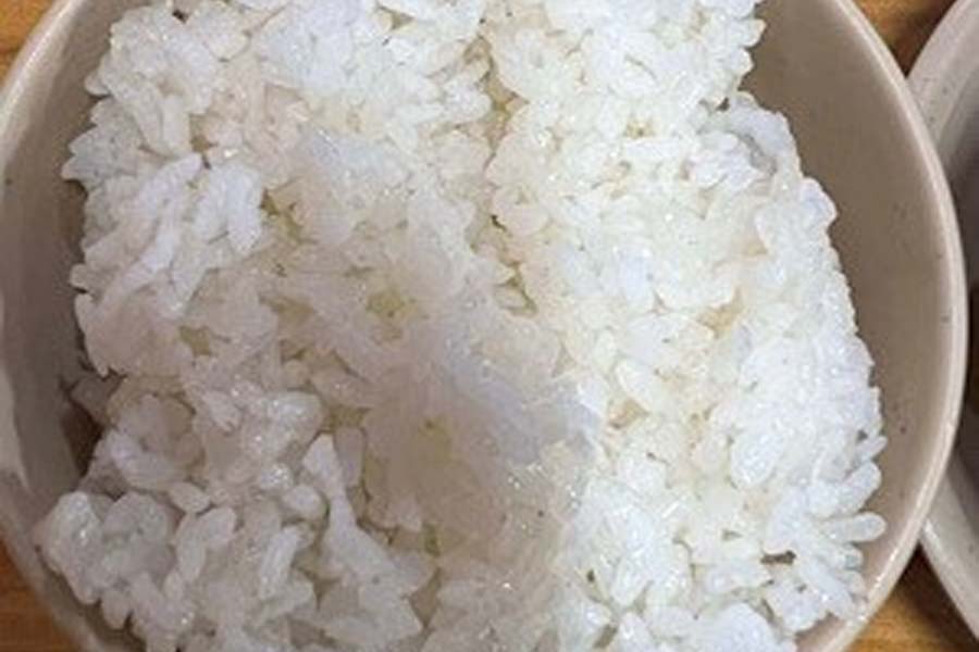Cold rice is not as harmless as many people think. Leaving rice cooked at room temperature for too long is a potential cause of many health risks. Photo: Kieu Vu