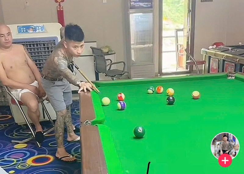 Vàng Văn Ánh thường xuyên khoe cuộc sống xa hoa và tiền bạc trên mạng xã hội. Ảnh chụp màn hình