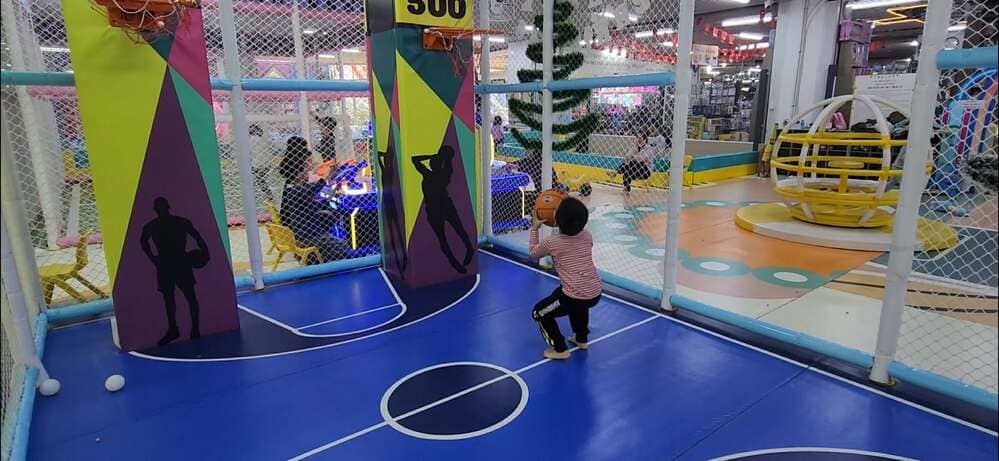 Parents should have useful and interesting experiential activities with their children during the New Year holiday. Photo: Trang Pham