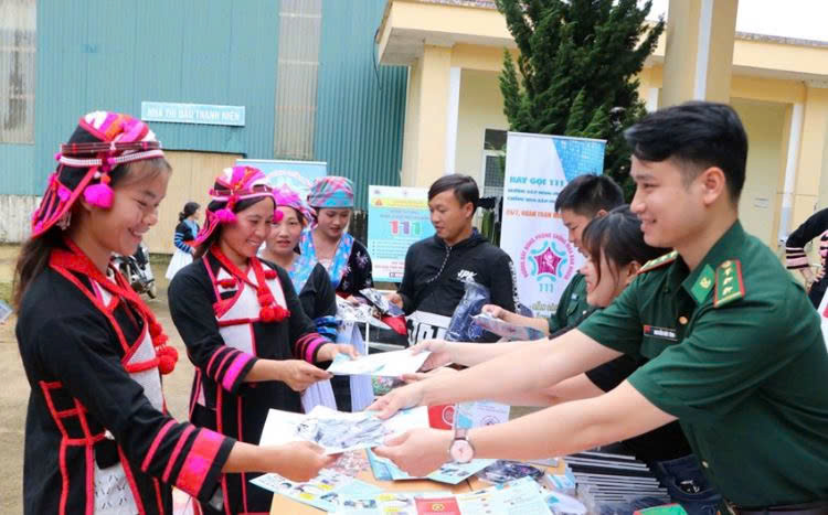 Cong tac tuyen truyen phong chong buon ban nguoi tai cac khu vuc bien gioi. Anh: Cuc Bao tro Xa hoi cung cap