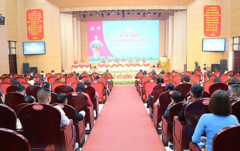 The first working session of the first Lao Cai Provincial Trade Union Congress. Photo: Bao Nguyen