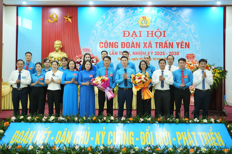 BCH, UBKT Cong doan xa Tran Yen ra mat Dai hoi. Anh: Thanh Hung 