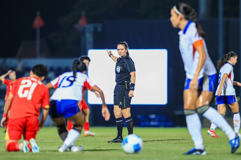 Ban thang mo ti so cua Bich Thuy hoan toan hop le nhung khong duoc cong nhan vi trong tai bien cang co bao viet vi mot cach kho hieu. Anh: Minh Dan